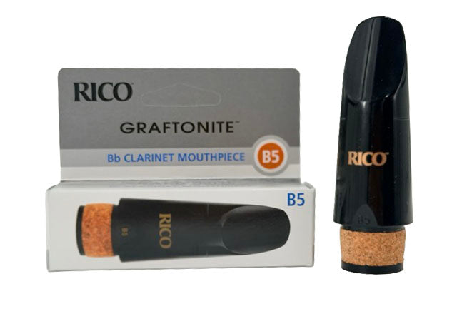 A Rico Graftonite B5 Bb Clarinet Mouthpiece, ideal for students, is pictured next to its box, which features an image and displays the product name “Rico Graftonite B5 Bb Clarinet Mouthpiece.”.