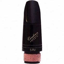 A meticulously crafted Vandoren CM321 Eb Clarinet Mouthpiece, featuring a cork tenon at the base and set against a plain background, engineered to provide a balanced tone for discerning clarinetists.